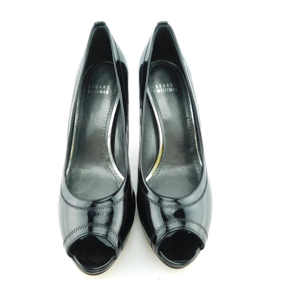 Unworn STUART WEITZMAN Black Patent Leather Peep Toe SW Logo Heel Pumps 8.5